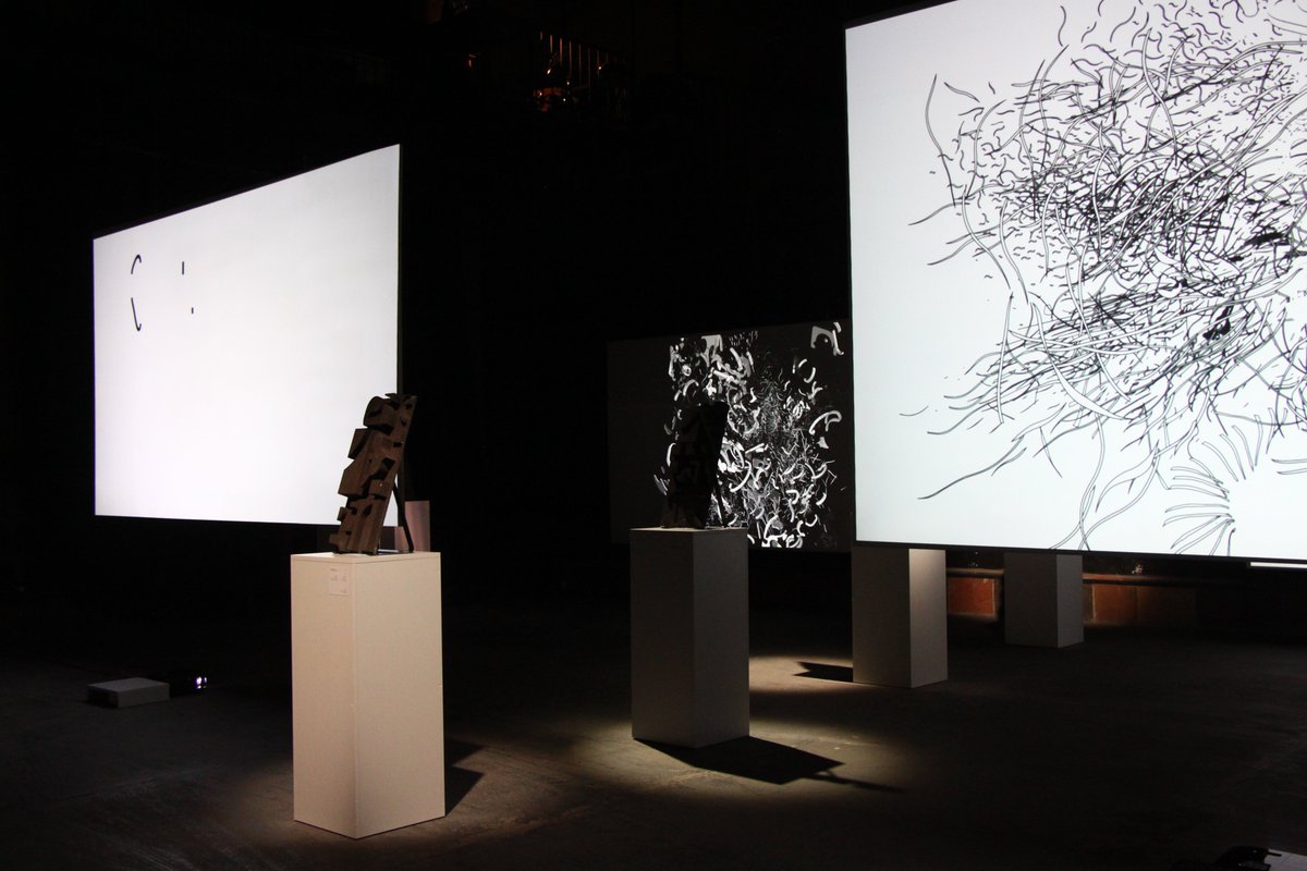 Սունդուկյանի անվան թատրոնի փոքր բեմում բացվել է ֆրանսահայ արվեստագետ, ոճաբան, գրաֆիկական դիզայներ Ռոդոլֆ Բարսիկյանի՝ Vie Digitale (Թվային կյանք) ցուցահանդեսը։

Ցուցադրությունը հասանելի է մինչև դեկտեմբերի 12-ը․ ամեն օր՝ ժամը 13։30-ից 20։00-ն