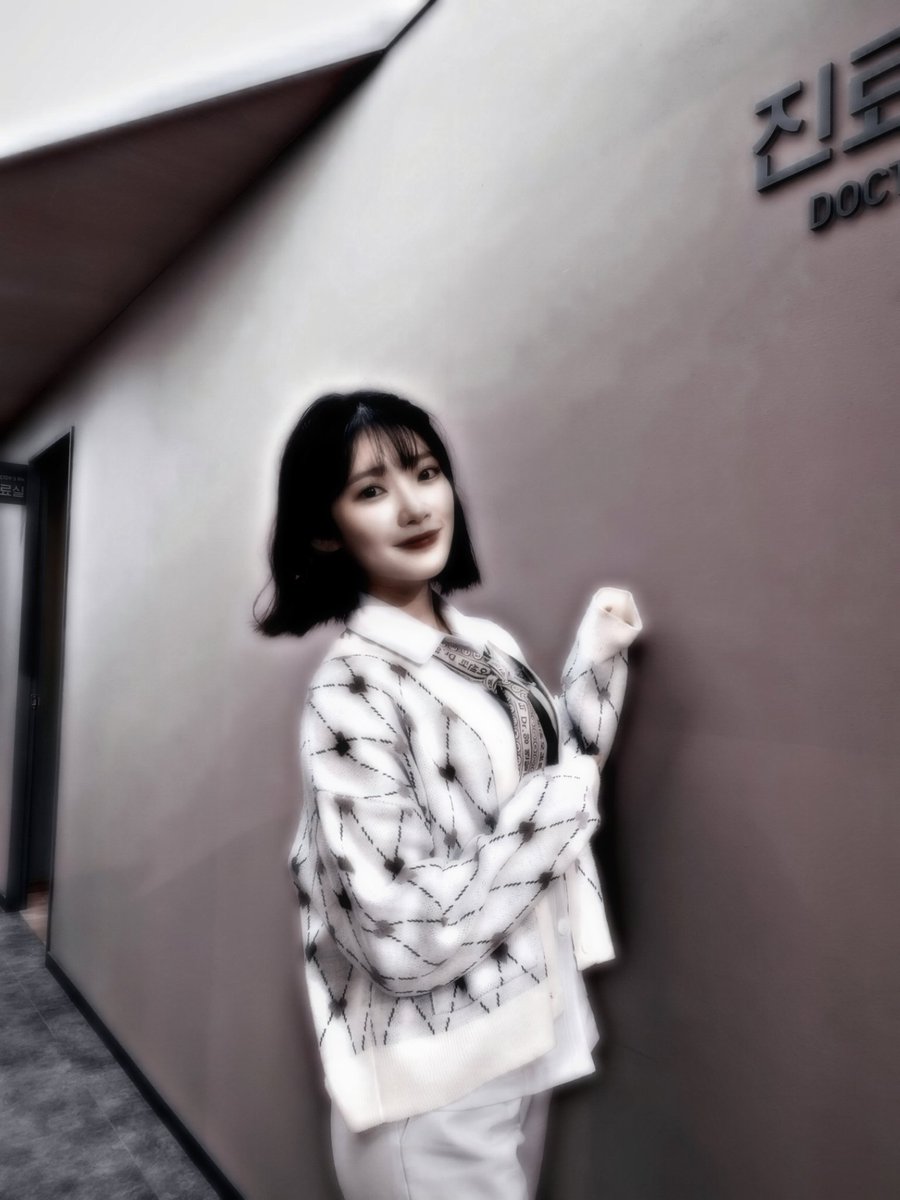 𝐃𝐨𝐛𝐫𝐲 𝐰𝐢𝐞𝐜𝐳𝐨𝐫!
Niedawno wróciłam z całkiem długiej przerwy i chętnie poznam nowych ludzi, lub wznowię kontakt z tymi, których znałam wcześniej.

𝐑𝐓 - rozmowa
𝐇𝐄𝐀𝐑𝐓 - odnowić kontakt