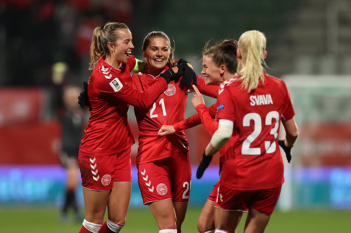 FFB_Ergebnisse's tweet photo. 🆚 🇩🇰 Dänemark 3:1 Russland
⚽️ 1:0 Signe Bruun 65'
⚽️ 2:0 Sanne Troelsgaard 76'
⚽️ 3:0 Mille Gejl 84'
⚽️ 3:1 Nelli Korovkina 89'
#FIFAWWC | Qualifikation | Gruppe E | #DENRUS https://t.co/GQNdyeqN9B