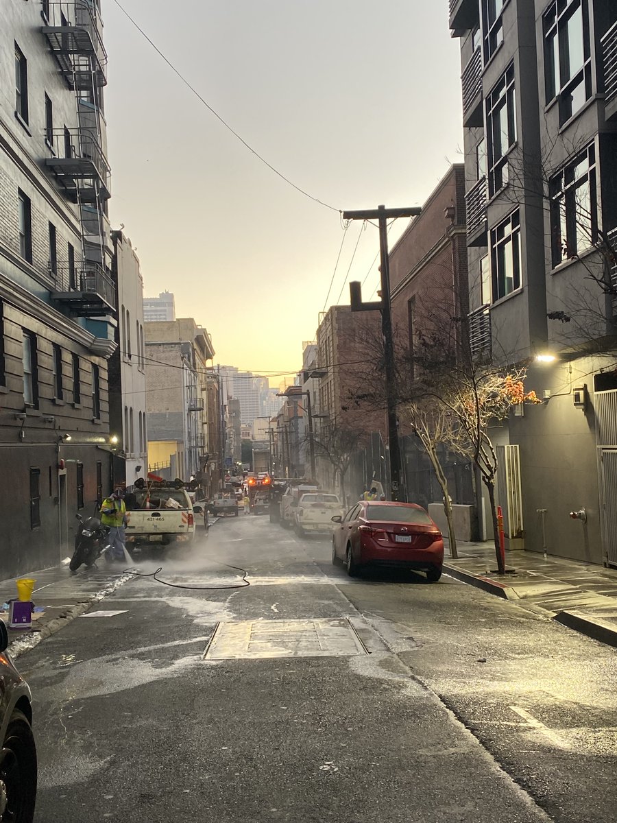 TheCoalitionSF's tweet photo. At 6:30 this morning we got word that DPW, SFPD, and HOT would be at Willow Alley & Olive Alley.
Residents of Willow were given verbal notice last Tuesday that DPW would be coming, however, folks on Olive were given verbal notice the day before. https://t.co/5OGO3gtorO