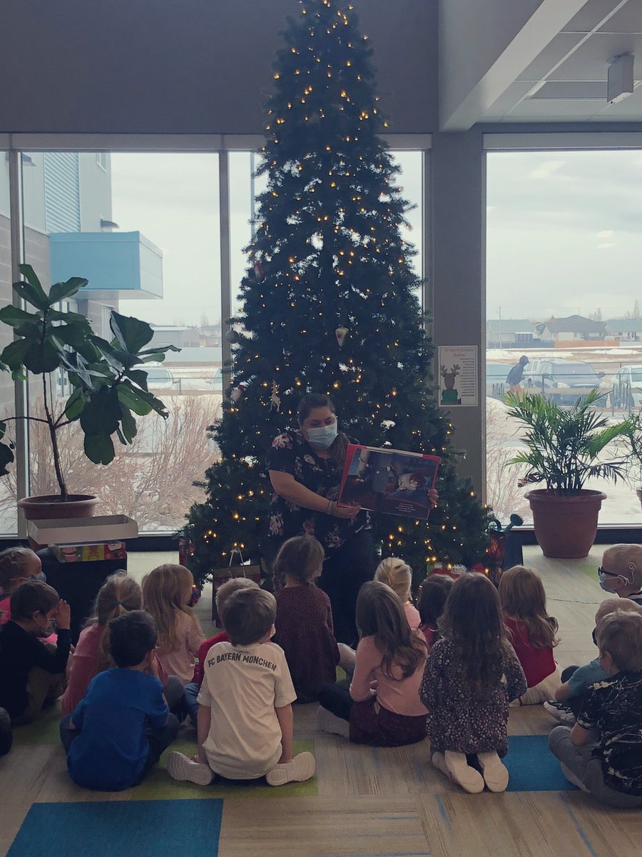 n_botterill's tweet photo. โฅ๏ธโฅ๏ธโฅ๏ธ
@StNicholasRCSD the children gather and listen to wonderful Christmas stories. Such a beautiful time of year!! @RCSD_No81 #christmas #adventweek1 https://t.co/Ld7BVzUbA8