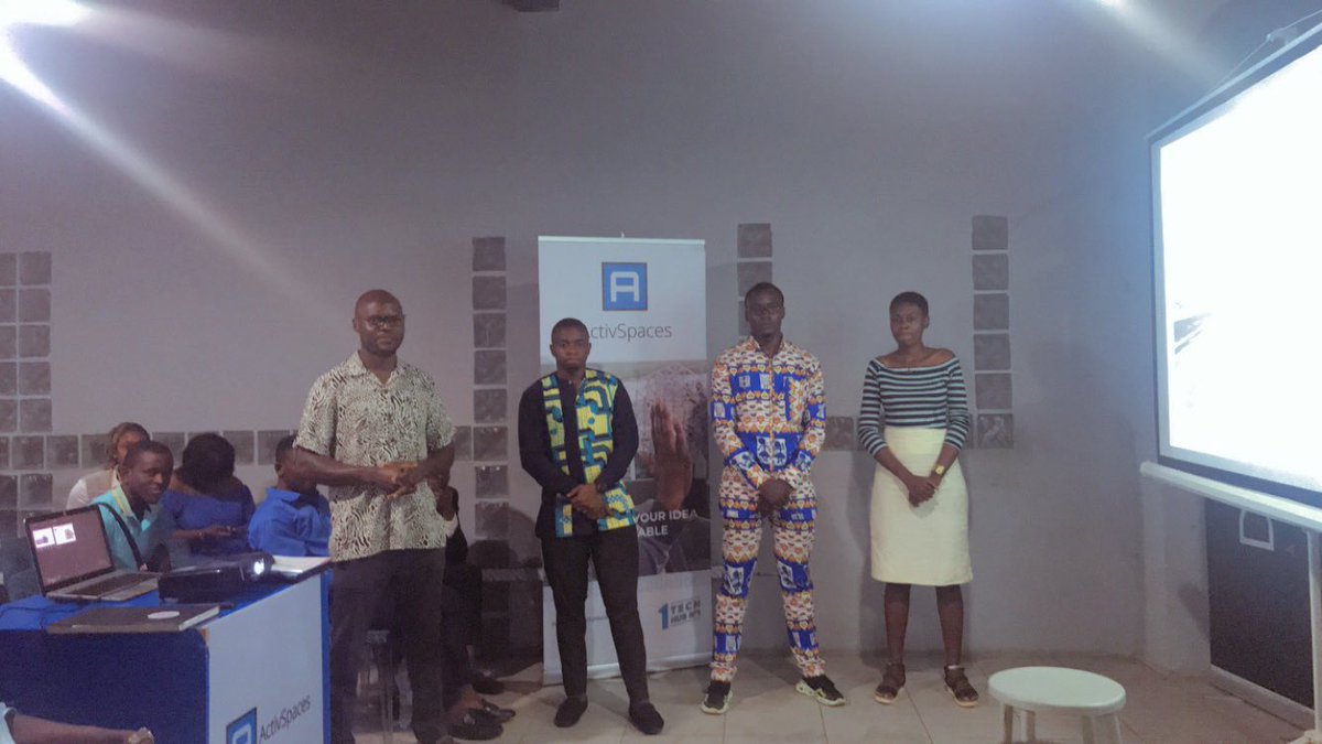 ActivSpaces's tweet photo. Équipe d’ENSAI de #Ngaoundere:
Production d’électricité à partir des modules solaires le tout modulable sur un kit: solargene. #ASTechCompetition. https://t.co/RZ0sFE2PnK