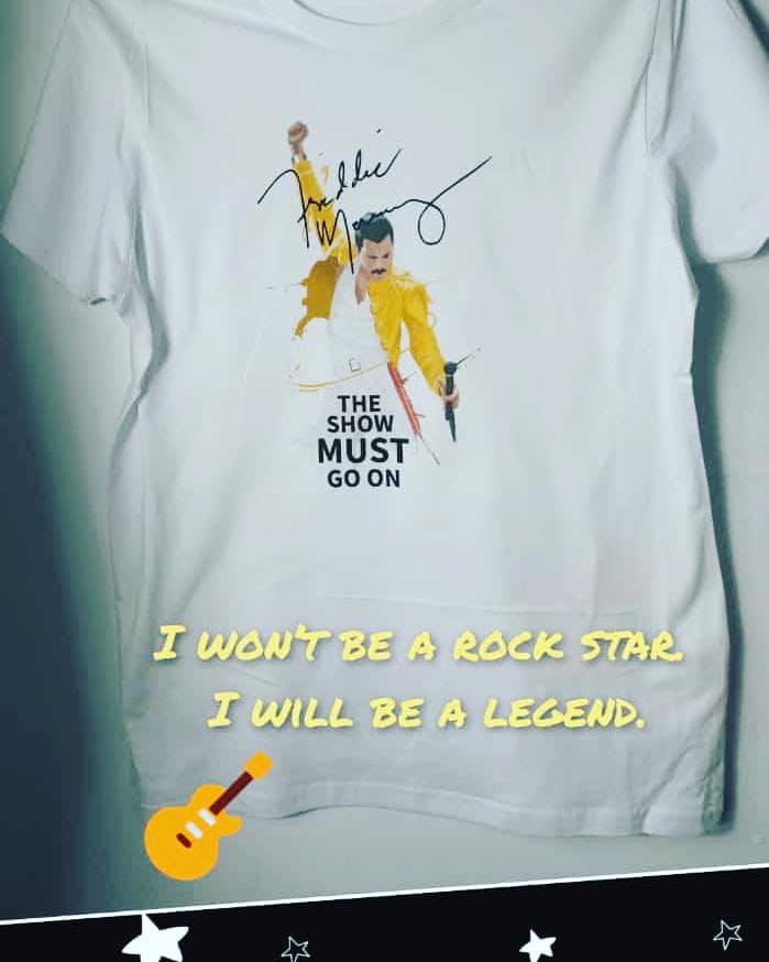 Otra de nuestras camisetas que tenemos de nuestro querido #freddiemercury  es esta maravilla....
Y te la llevas sin gastos de envío!!!😱😱

drmug.com/inicio/camiset…

#rock #camisetasrock #queen #rockqueen
#rockyou
#regalosespeciales #amigoinvisible #musica #showmustgoon