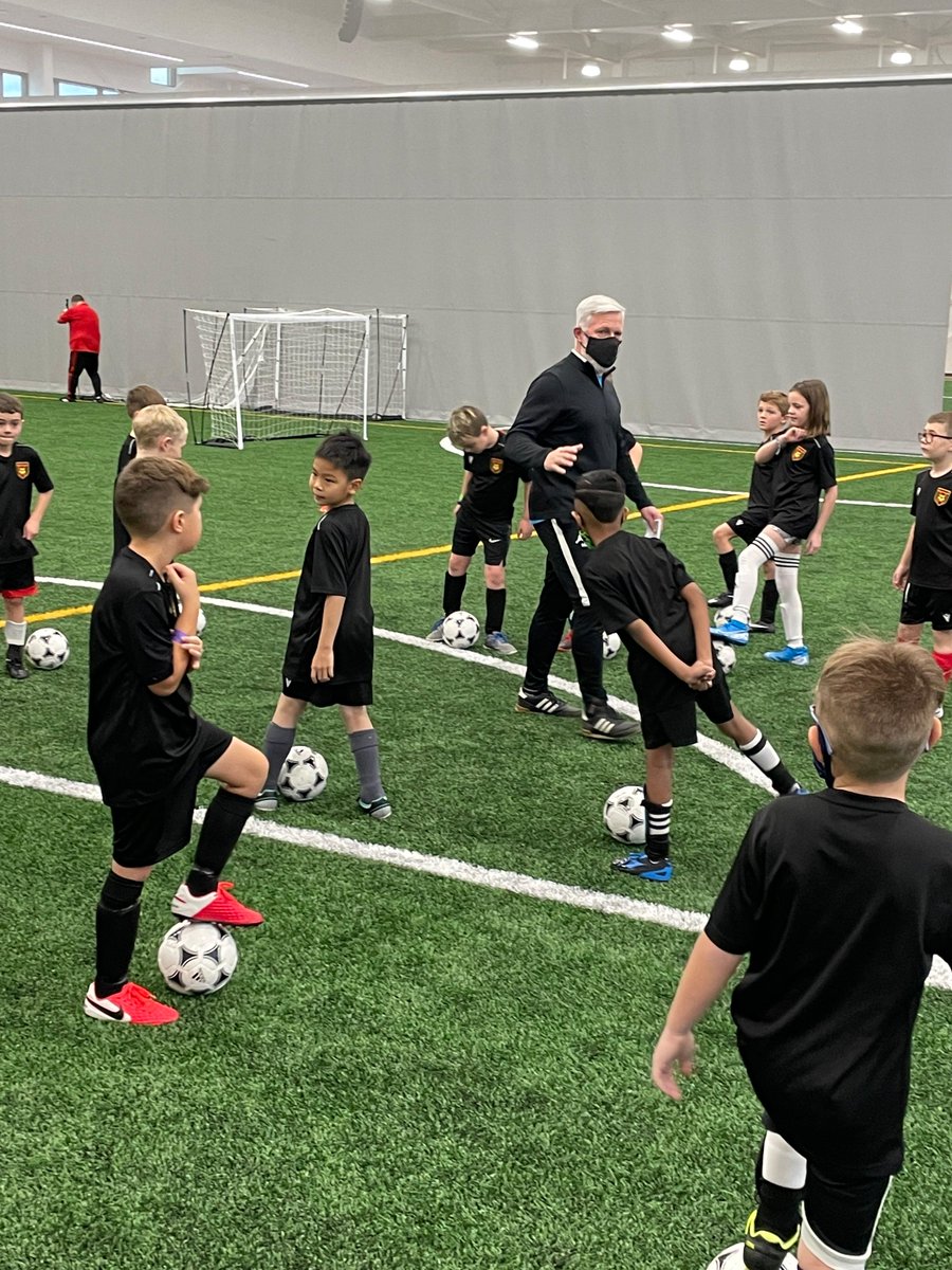 SoccerWeyburn's tweet photo. Our PDP players had a special coach this past Sunday! Big thanks to Bob Maltman for coming down and taking over our sessions and sharing your experience with our players!  #thisisWSA  #guestcoach #playerdevelopmentprogram https://t.co/JV9rlDogwm