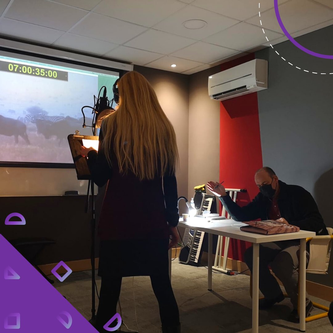 Aula512's tweet photo. Nuestros alumnos en plena clase de Locución Documental, dirigidos por Miguel Ángel García.

#esculadedoblaje #doblajeespañol #locucion #documental #nationalgeographic https://t.co/0aQmI0e1nK