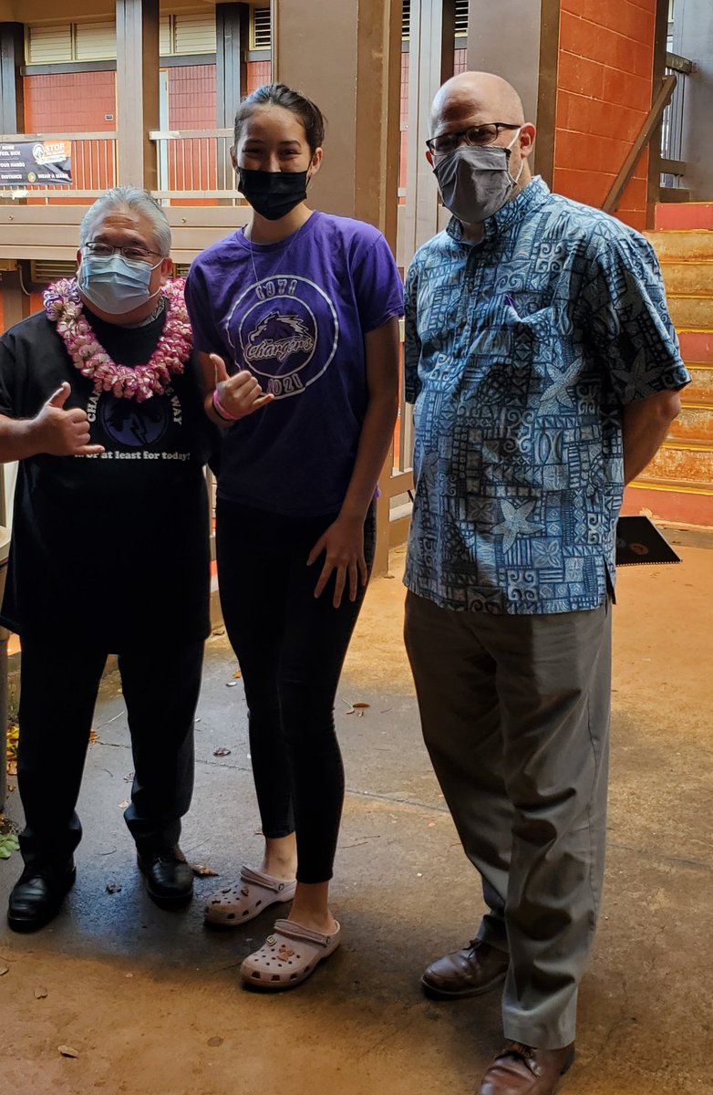 ChargersIBAD's tweet photo. Today surely is a TWINKLY TUESDAY because @HIDOE808 Superintendent Hayashi shined like a star when wearing a shirt specially created for him by our graphics class! Chargers all the way....or at least for today! Mahalo for visiting IBAD at @PearlCityHS! https://t.co/S6ach7ONDh