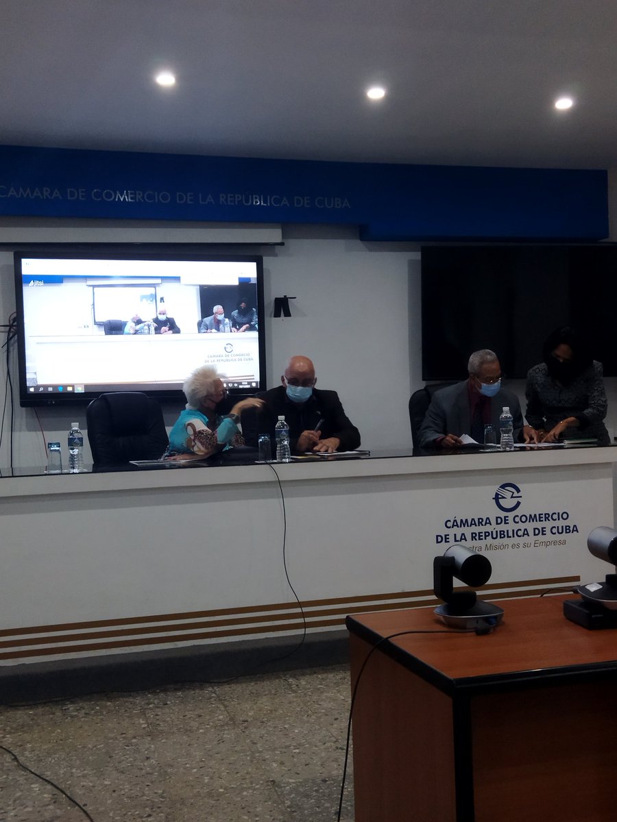 AlbaR_Alarcon's tweet photo. En sus marcas!!!.... Ya listos para iniciar evento colateral de #FeriaVirtual con participación de la Camara de Comercio de Cuba🇨🇺 y BANCOEX 🇻🇪!! #MINCEX_Cuba https://t.co/8Nrf6XcQlT