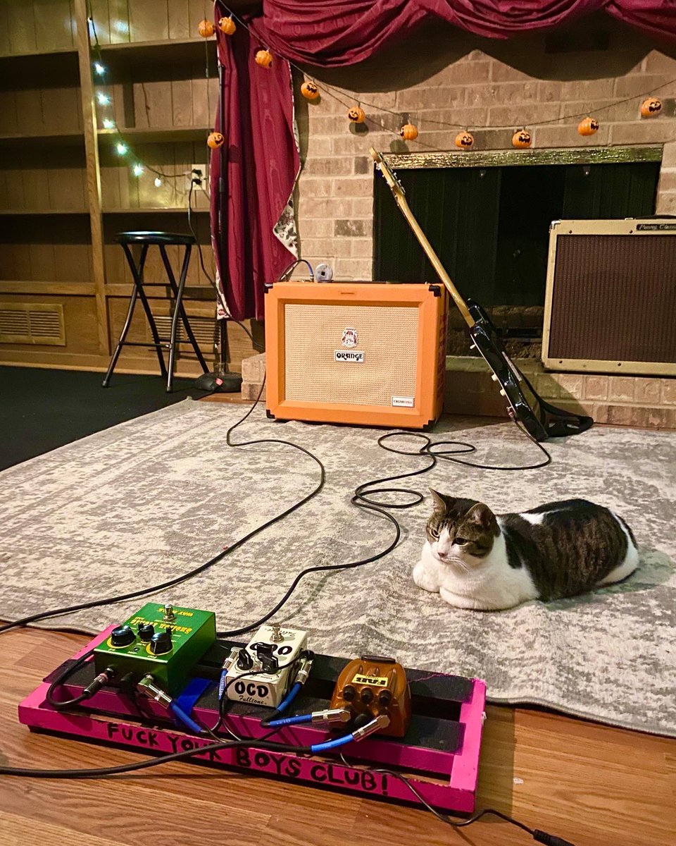 heyyyyyyyyy super crazy fun show next saturday in dallas at youlovestudios!!!!!! dm for the addy don’t b shy <3 +link in bio to getcher tickets!! very very excited for this one!!