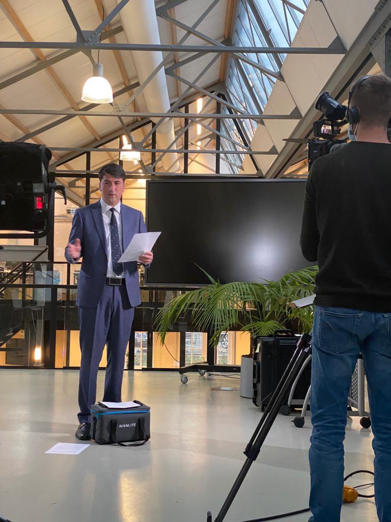 erdincsacan's tweet photo. Vandaag was mijn inaugurele rede als #Practor. Fred van der Westerlaken, voorzitter van het College van Bestuur van ROC Tilburg gaf een bedrag van 10.000 euro aan ons #practoraat dat wij kunnen inzetten voor praktisch onderzoek. De film van mijn rede en de paper volgen nog. https://t.co/sse7vZUZ0g