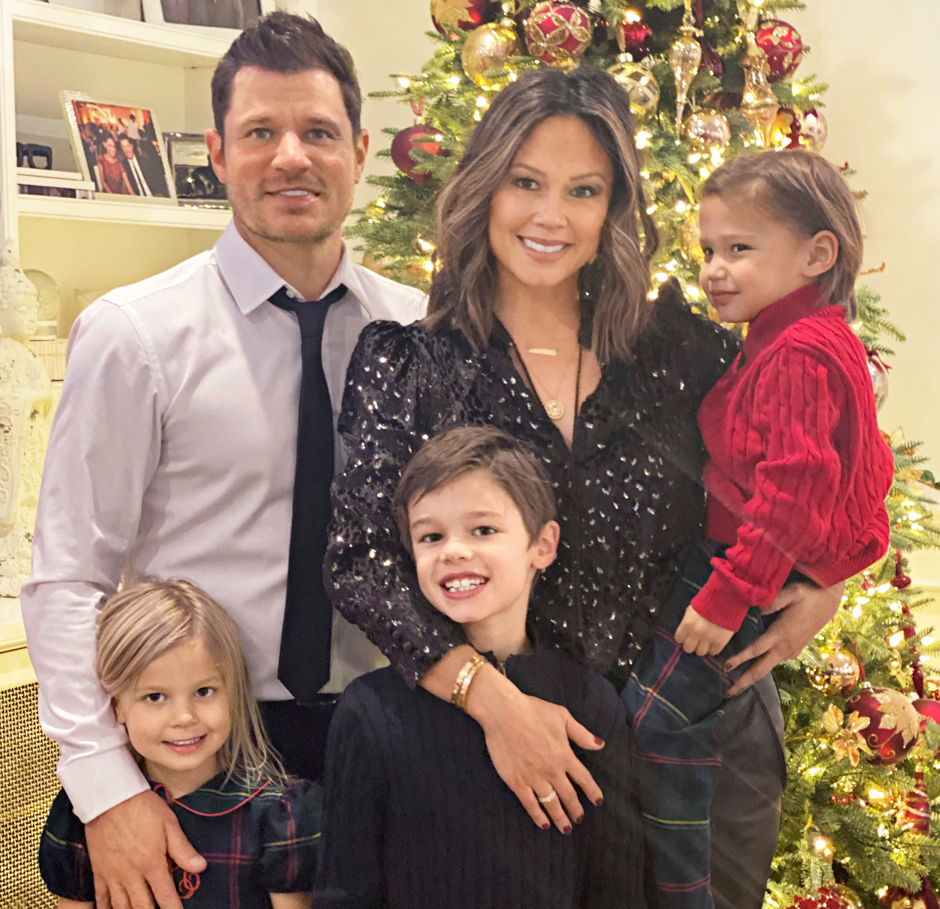 RevealMag's tweet photo. MEET THE PARENTS: From their fave holiday traditions with their three young children to her new book "Life from Scratch" (out today!), @VanessaLachey & @NickLachey chatted with us about it all. Details here → https://t.co/yg5IFkw057 😍 #LifeFromScratchBook #RevealMag https://t.co/jzyWAjjSNc