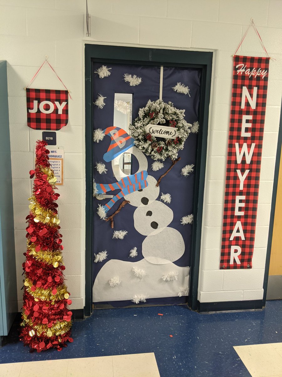 English4Rod's tweet image. Classroom door is all set for the holidays! Come by B218 to take your pic with my snowy friend! #BrandeisBroncos