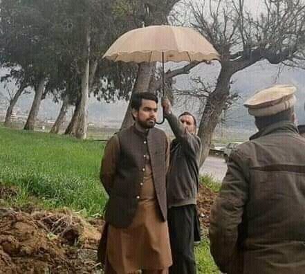 princeamirswati's tweet photo. او پوچھنا یہ تھا کہ سی ایس ایس کے بعد ہاتھ پاوں ٹوٹ جاتے ہیں #AssistantCommissioners
#جلسہ_تو_ھوگا https://t.co/7pBMYKFZxb