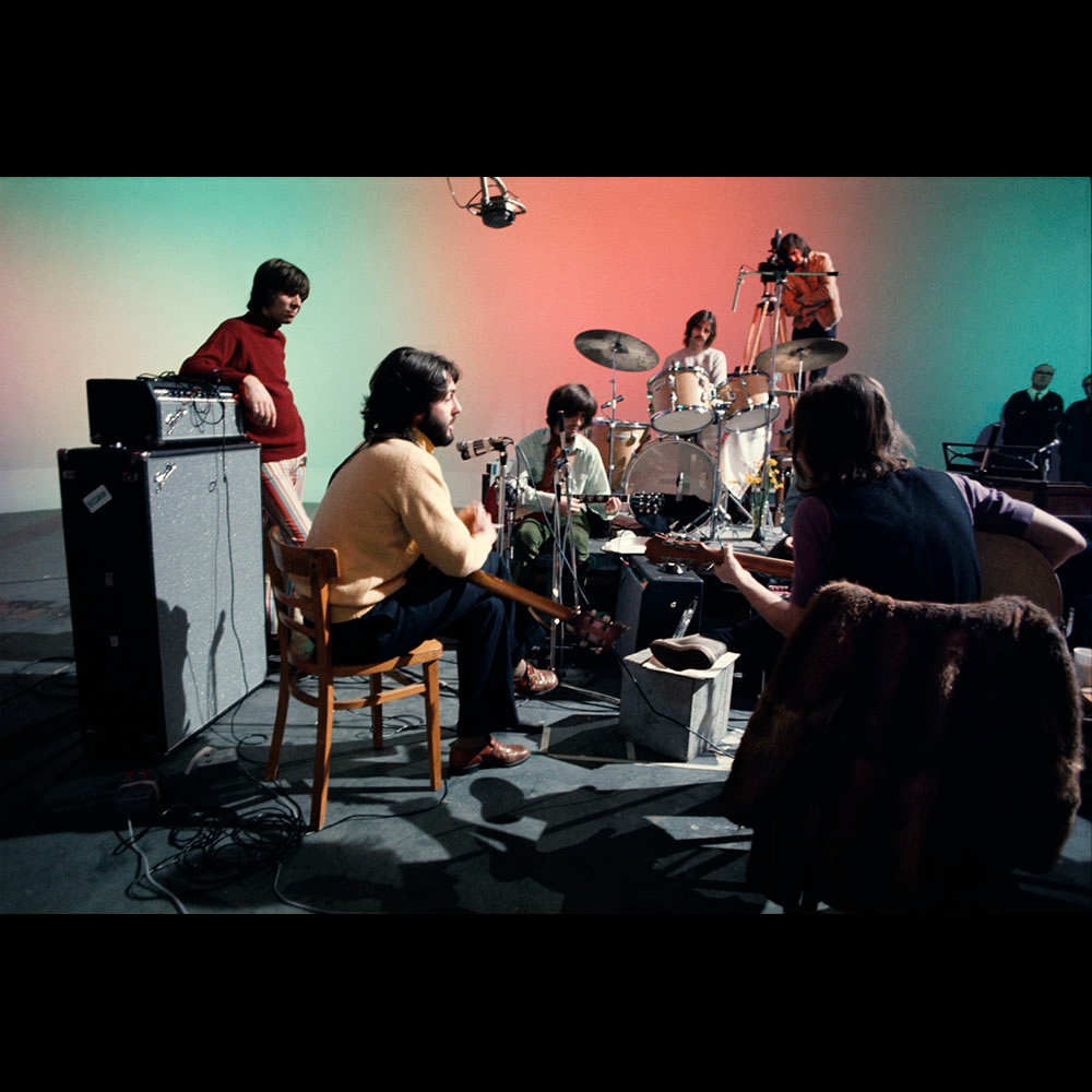 ethan_russell's tweet photo. #thebeatles #getback with #glynjohns Part One, Twickenham. It is, not surprisingly, an extraordinary work by #peterjackson but one must not forget - as Peter Jackson acknowledges, this is all the footage directed by Michael Lindsay Hogg. Photo by @ethanarussell  © Apple Corps. https://t.co/HX1tl2xTkW