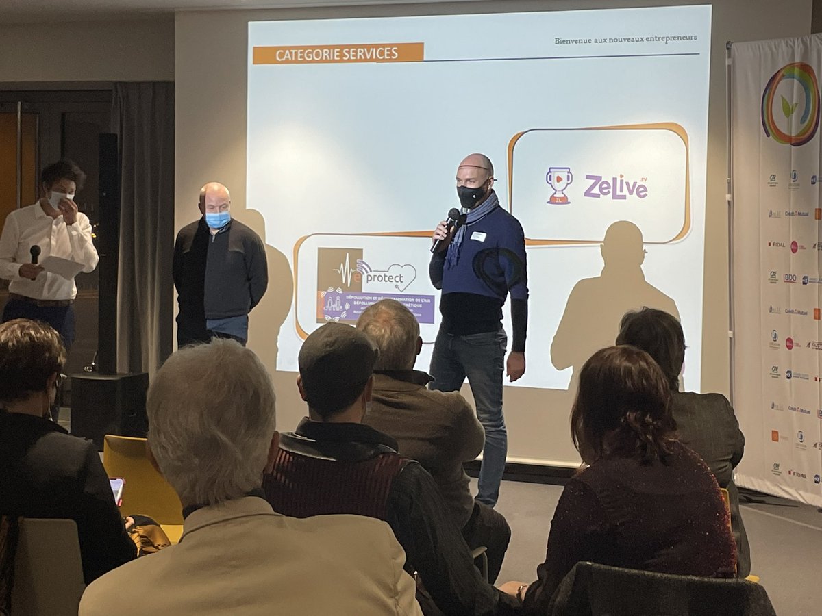 Soirée remise des trophées 🏆aux nouveaux entrepreneurs 2021 pour nous deux champions de la @Loconumerique <a href="/ZeLive_Tv/">ZeLive</a> et #WeProtectHealth 🤩