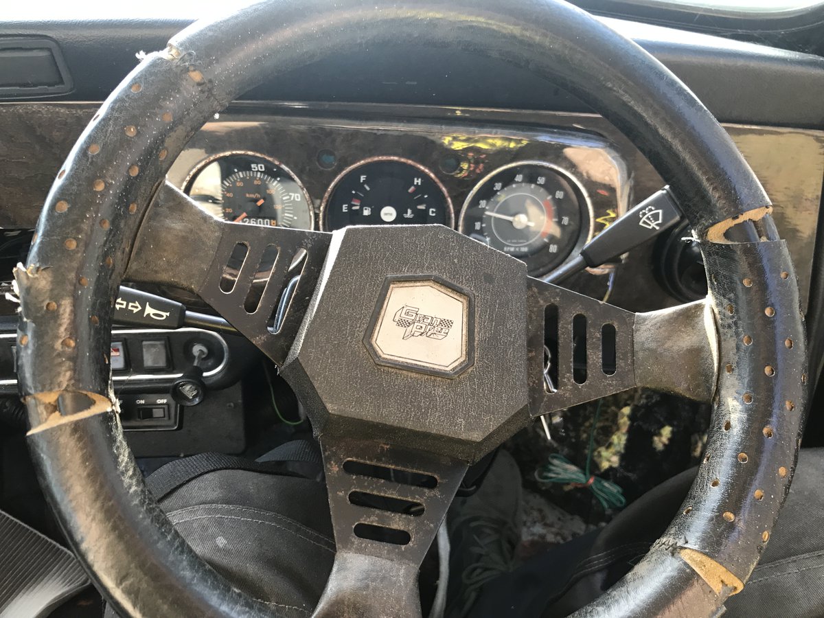 RetroMatt74's tweet photo. Interesting steering wheel on this #classicmini i've just had come in. 'Gran Pree' inscription and about 11.5" in size. Needs repair, but #retrocool. #classicmini #classiccars #steeringwheel #oldcarstuff any help from the twitterati welcome! @miniphernalia @TisI_LeClerc ? https://t.co/GXJP7O9cgj