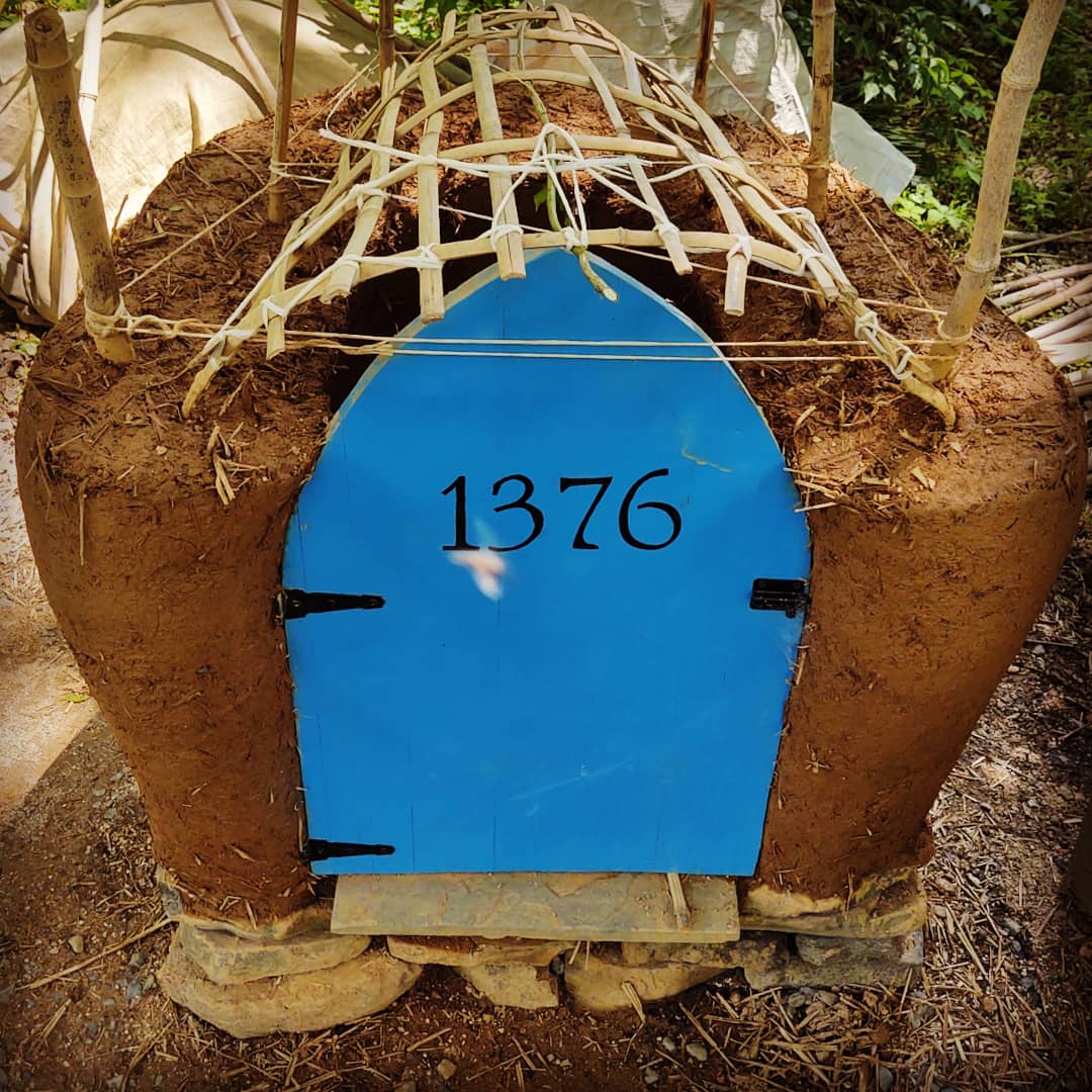 buildnaturally's tweet photo. #stepbystep #cob #mailbox
1 stone base
2 begin building with #adobe mixture
(clay soil, aggregate, & straw)
3 use bamboo reinforcing as needed
4 let it dry & finetune the shape
#yesyoucan #buildyourown #DIY #potholderproject #learnbydoing #startsmall #keepitsimple https://t.co/QWw2vHspTC