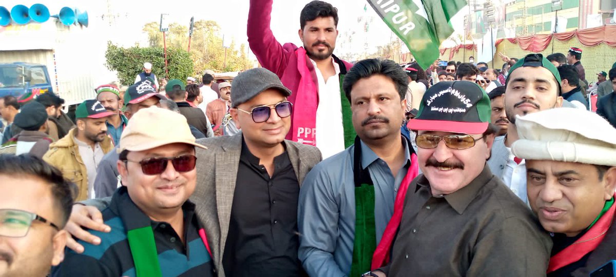 FaisalMoosa92's tweet photo. #ہم_پاکستان_پیپلزپارٹی_ہیں
پاکستان پیپلز پارٹی پی ایس 115 کے جنرل سیکرٹری آصف موسیٰ پشاور 54ویں یوم تاسیس کے جلسے میں پارٹی قیادت، رہنماؤں اور جیالوں کے ساتھ.....
#JalsaToHoga
@BBhuttoZardari @SaeedGhani1 @Liaquataskani1 @siyal_anwar https://t.co/XHhvgzP7YH
