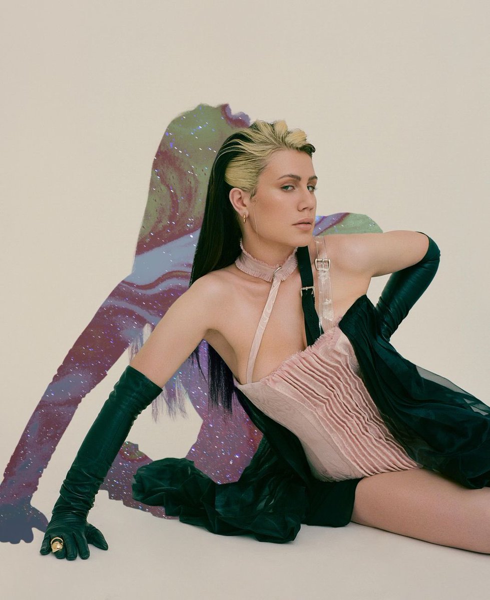 slayyyter's tweet photo. me for @papermagazine by @HadrielGonzalez 🐚 https://t.co/iahm56ipcC
