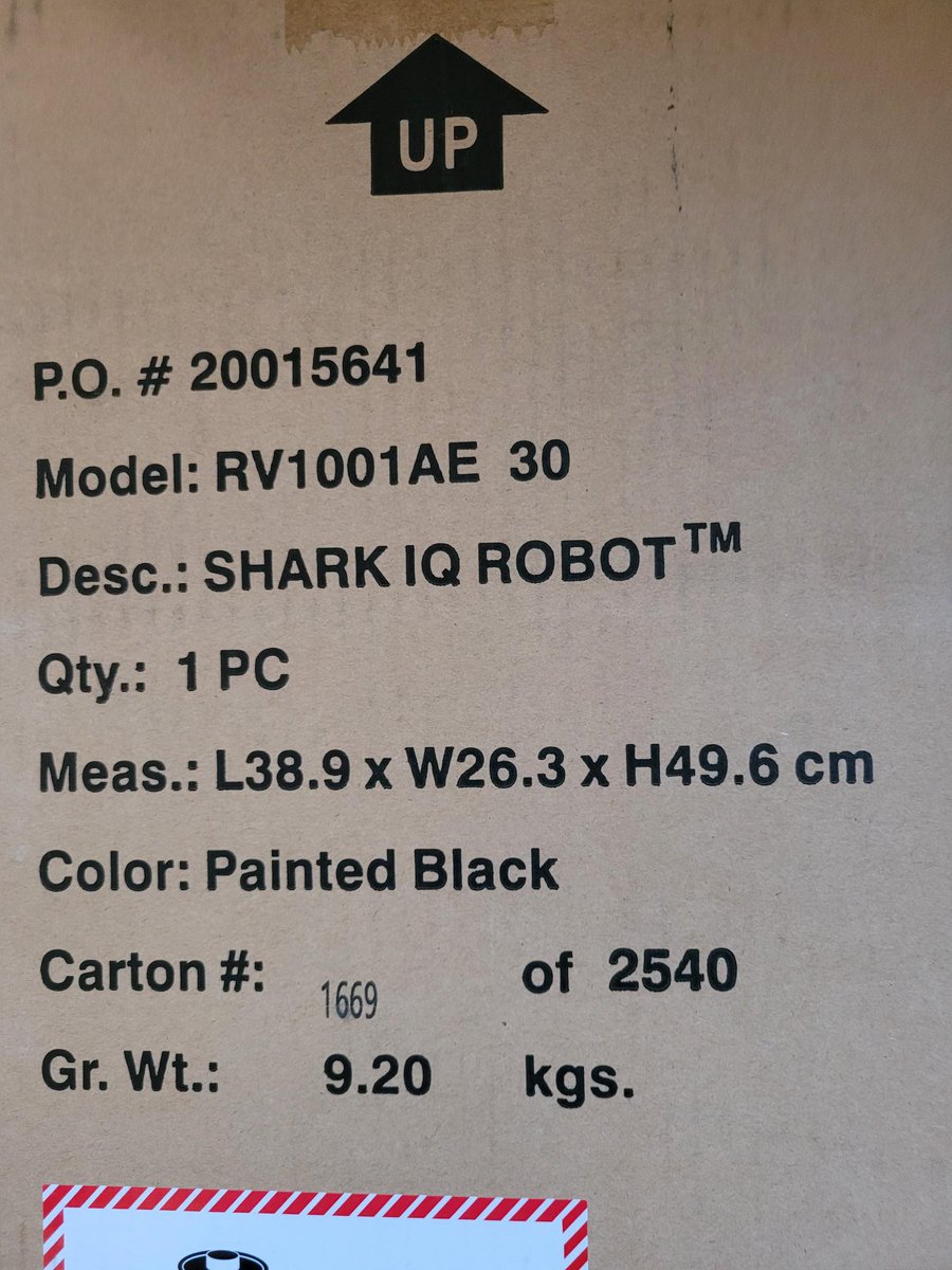 TheOtherLori's tweet photo. I requested a box to wrap a present for our Christmas Mother family & listed the measurements in inches. Coworker comes back with this picture asking if I’d like. Well, hold on let me do the math first….🤣🤣🤣🤣 #mathconversions #justneedaboxdontwanttodomath https://t.co/hesZg2chVq