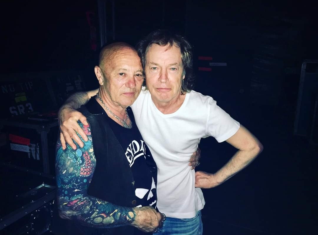 PWRUPACDC's tweet photo. Bad boy for Love #angryanderson #angusyoung #rosetattoo #ACDC 💙❤️ https://t.co/JkELcLtEjU
