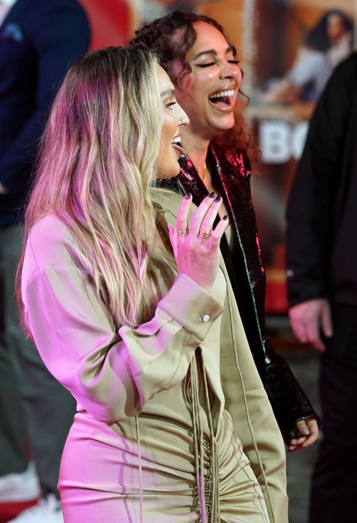 perriethinker's tweet photo. THEIR SMILES https://t.co/9peEPwGEl0