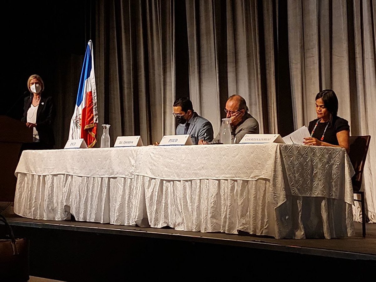 PNUDRD's tweet photo. Desde ayer comenzaron las sesiones de consulta y diagnóstico de la Política Nacional de Innovación 2030, con la mesa sobre gobernanza. 

Estamos apoyando al gobierno dominicano, a través de su Gabinete de Innovación, en el diseño de una política inclusiva y sostenible. https://t.co/ZeOloKmTKV