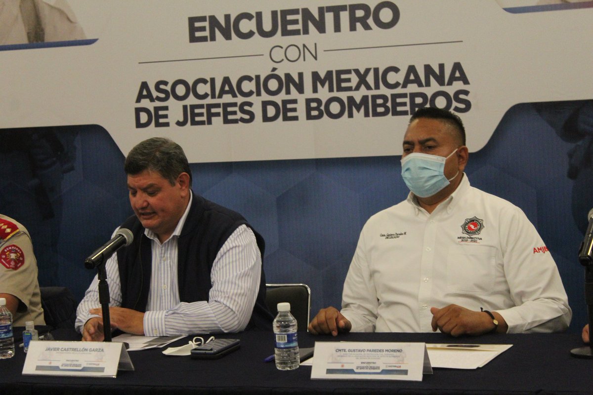 Durango_AMJB's tweet photo. A través de la delegación Durango se llevó a cabo el encuentro con el Diputado Federal @CastrellonDgo quien de manera en conjunta con nuestro Presidente @sergioramloz buscan a través de iniciativas con los congresos locales, mejoras importantes para los bomberos del país. https://t.co/WneMT9WGsS