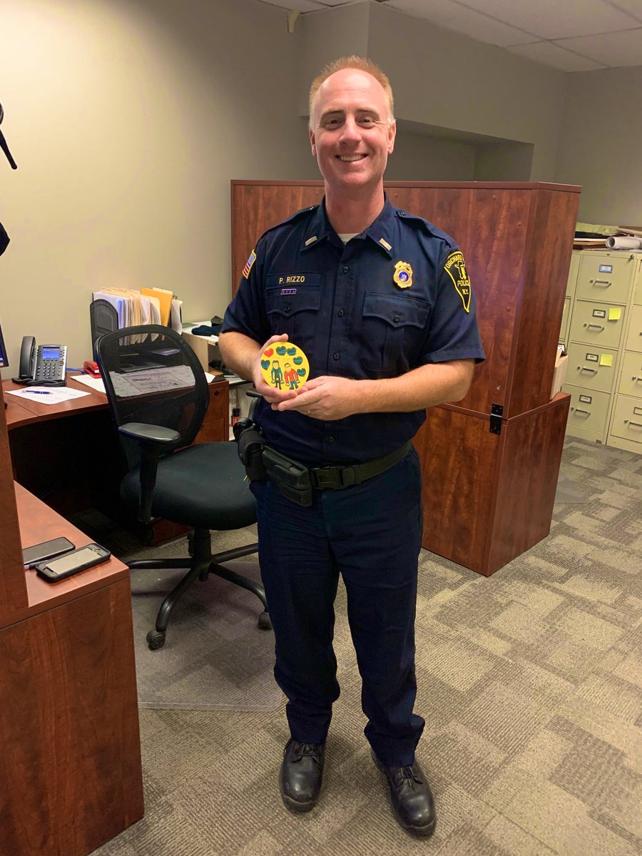 Sending smiles on <a href="/GivingTuesday/">#GivingTuesday</a> to our neighbors at the Orchard Park Police Department! Thank you <a href="/SammieBenches/">SammiesBuddyBenches</a> for inspiring us to spread kindness today and everyday! 😊 <a href="/OPPD2014/">Orchard Park Police</a> <a href="/SouthDavisK5/">South Davis Elementary</a> #WeAreSouthDavis #SD2nd