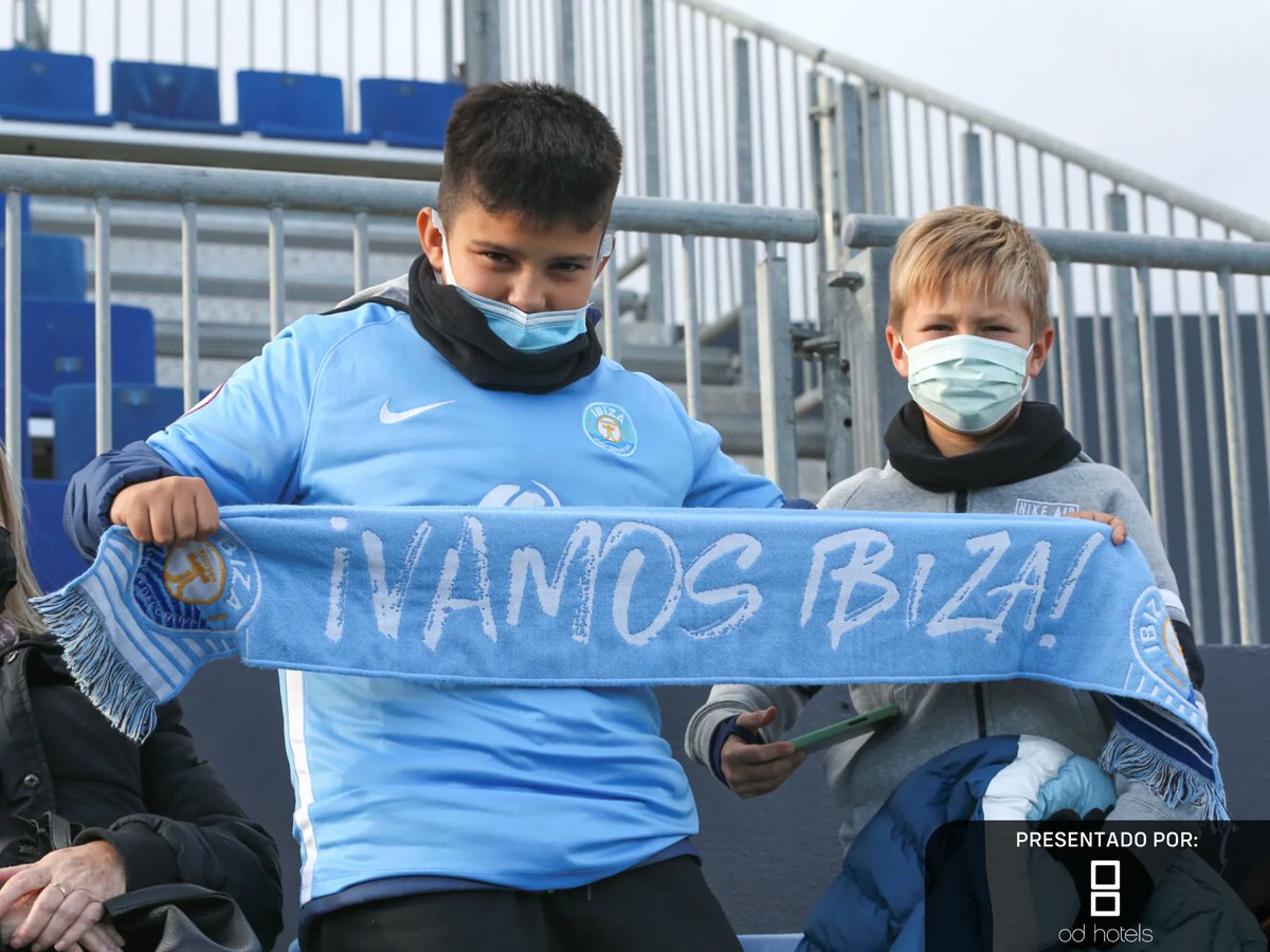 ¡Ni el frio ni el viento puede con vosotros! 💨🥶🏟️

𝐆𝐫𝐚𝐜𝐢𝐚𝐬 por estar ahí en los buenos y malos momentos. Este es el #MomentoDeLaAfición traído a vosotros por <a href="/OD_Hotels/">OD Hotels</a> 🏨🔝

#VamosIbiza 💙 | #Ibiza