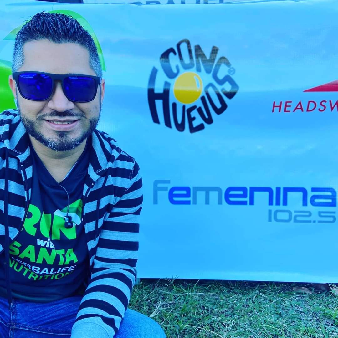 ChobetoSalguero's tweet photo. ππ€ Animando la #runwithsanta - Herbalife Nutrition π
ππ»ββοΈπ Como siempre, con la grandiosa organizaciΓ³n de @Running4Help El Salvador https://t.co/IbENShaELG