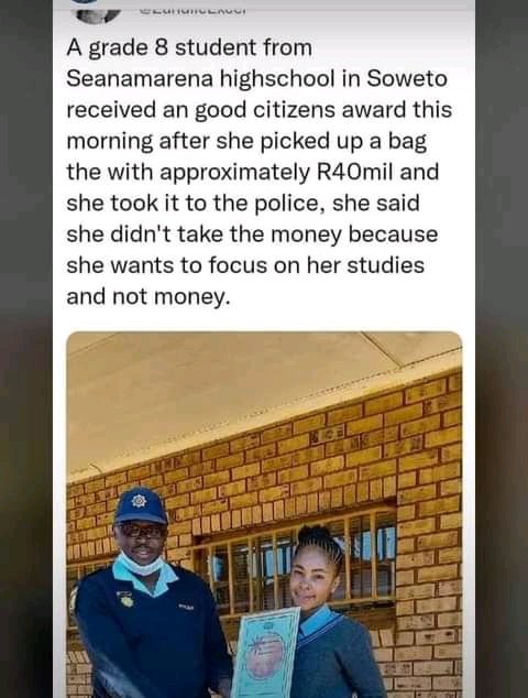 HabiibaHannah's tweet photo. Bathong guys like wow I don't even have A R550 for paying rent but this 🥺 https://t.co/0m7A7ilVrJ