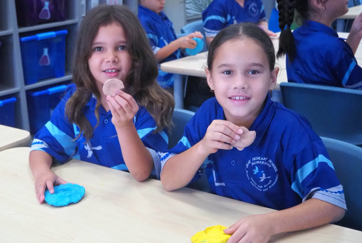 EarthScienceWA's tweet image. AusEarthEd is in Palmerston, Darwin's satellite city, this morning. Making ammonite fossils with Year 3 students at Gray Primary School. #PALMS thanks to @SantosLtd