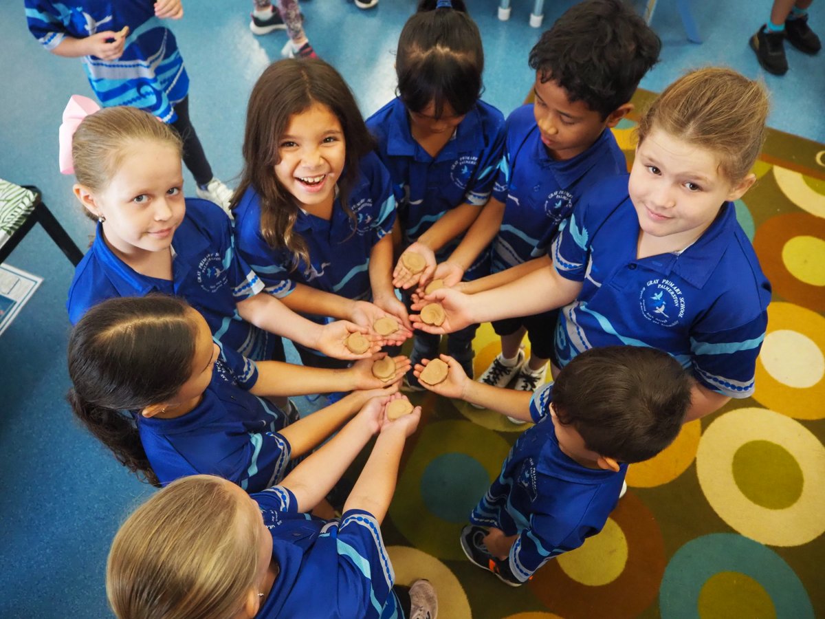 EarthScienceWA's tweet image. AusEarthEd is in Palmerston, Darwin's satellite city, this morning. Making ammonite fossils with Year 3 students at Gray Primary School. #PALMS thanks to @SantosLtd