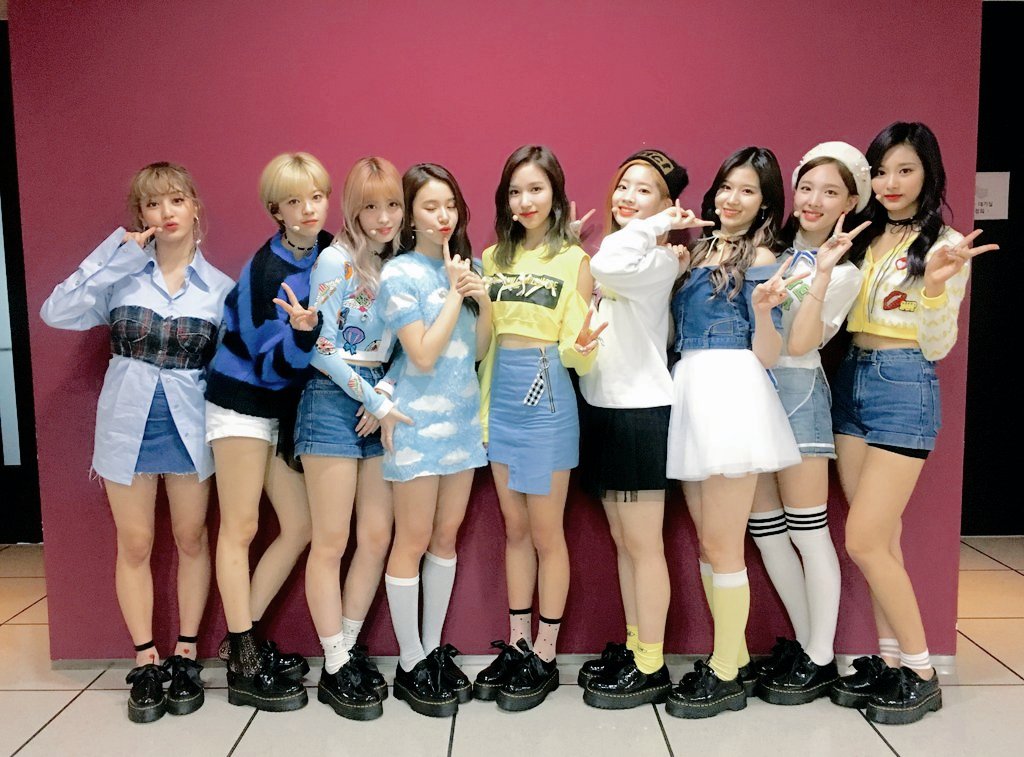 TWIVETW's tweet photo. ⠀ ·⠀ 🎢⠀ ﹫𝗻ᥱw⠀ post  ﹕  ᥱvᥱnt⠀ 𓂃⠀ 𝘁𝘄⠀ ど.ivᥱ `⠀ ᥲt⠀  #𝓣asteThe𝐕anilla ⠀›

Bañándose uno se transforma y esta bonita tarde nos arreglamos especialmente para estas niñas que vienen a endulzar nuestros días con su talento y encanto, les deseamos mucho éxito. https://t.co/Y5Au61xGkj