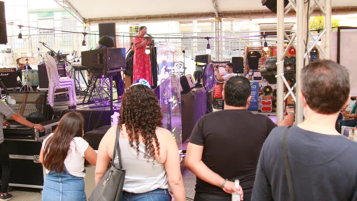 IMCTBGA's tweet photo. 8️⃣ #EMAFEST 2021 🎆🎇🥳.
9️⃣ Primer Mercado Cultural del Oriente #MercoArt 2021 🤩.
🔟 ‘Hecho en #Bucaramanga’ 🧥👗👠.
¿Acompañaste alguno? Dale ❤️ y RT 🔁. ¡Vamos a cerrar el año con toda 💪🏻! https://t.co/lEn8RNbUYg