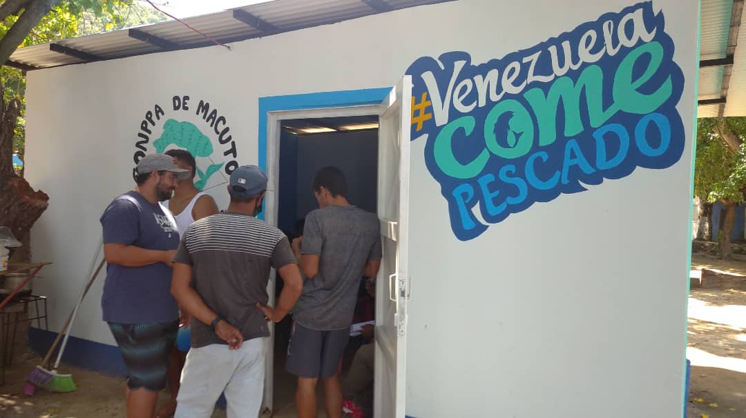 InsopescaG's tweet photo. Bajo la supervisión de funcionarios de @Insopesca La Guaira,se adecuó el Conppa de Macuro Yoquira Soto fue electa como Vocera Principal  con el 88,99% de los votos y Maikel Marcano con el 85,32%  de votos a su favor fue elegido como vocero suplente
@Minpescave2 
@nicmaduroguerra https://t.co/WjOsfxBTUF