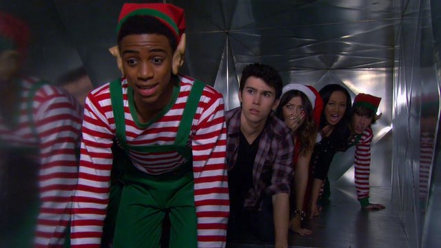 televisionaryZW's tweet photo. 7047. #HowtoRock "How To Rock Christmas" - In theory this is a "rock" band based show but luckily, there's not much singing here, just a fun show where the main characters are stuck in a mall on #Christmas eve. Weird to see #HalstonSage as the "dumb one." (B-) https://t.co/3lb8noDjMd