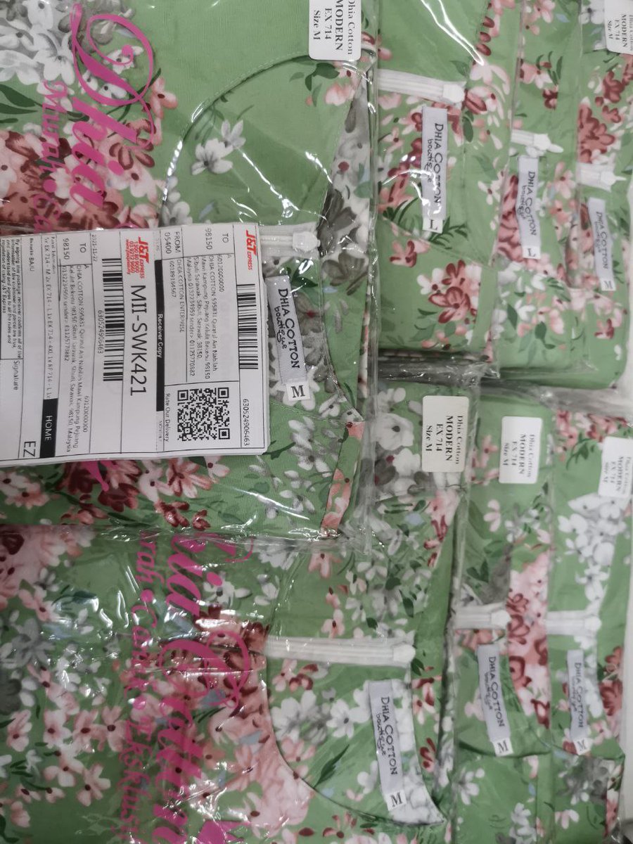 HazeldanielleE's tweet photo. ✨ THREAD PASAR MALAM ✨
Syukurr sangat² sebab ada sorang customer order 13 pasang baju kurung untuk wedding abang 😍😍😍  btw good morning y'all ☀ https://t.co/Djl7baWk9C