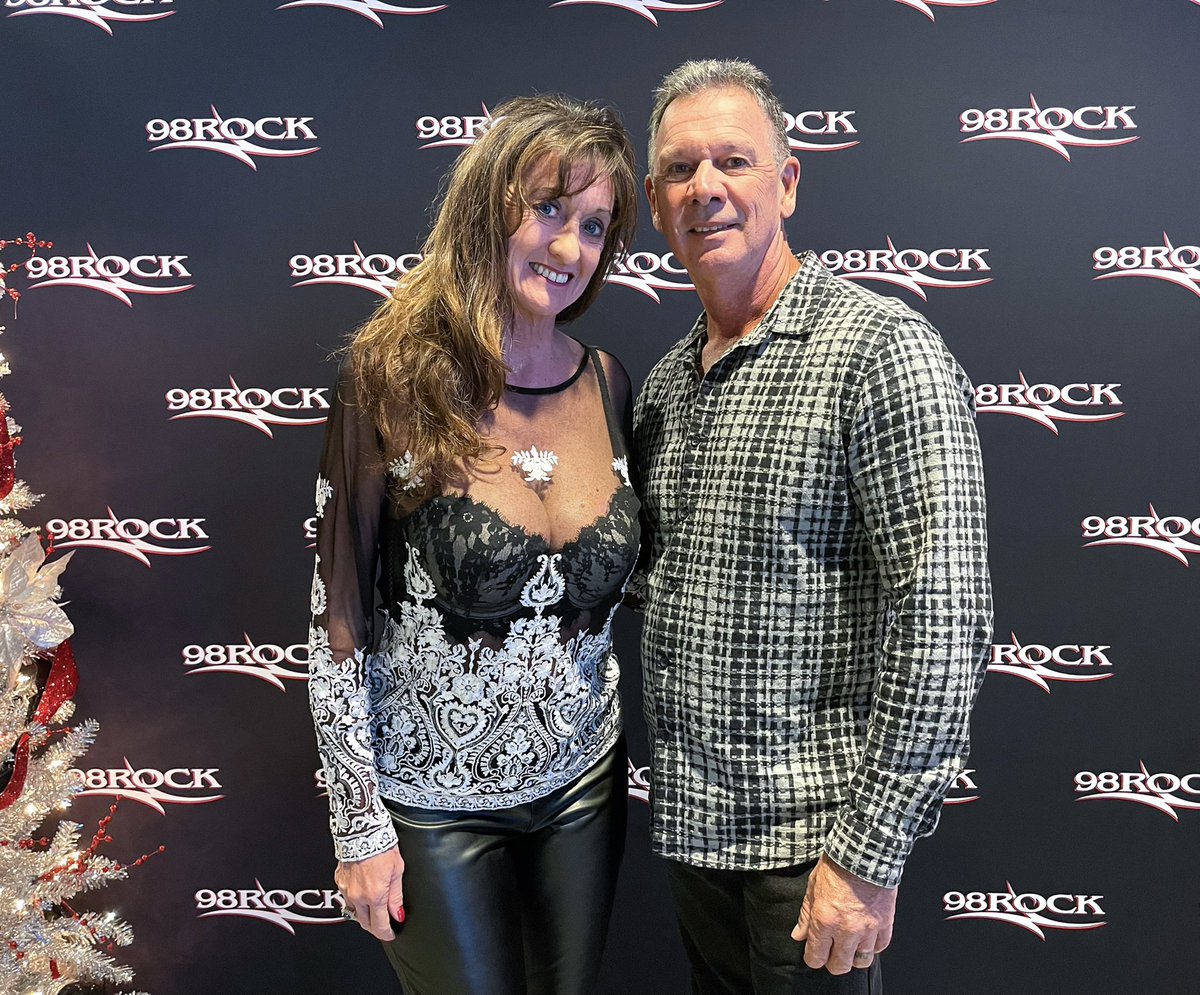 PeggyHerrinn's tweet photo. #NotSoSilentNight #contest.  Seeing our favorite Halestorm &amp; Evanescence with 98Rock https://t.co/P5bCwqdvjh