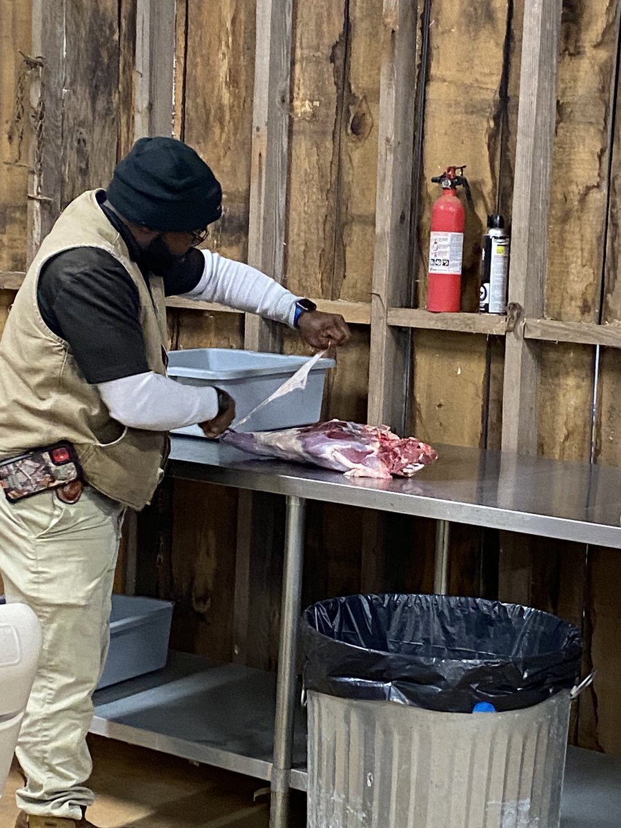 Veronic00304139's tweet photo. Mr. Hyman taking time to teach and provide encouragement to the volunteers that were assisting with cutting of the meat! 🦌⁦@TravesHyman⁩ ⁦@Creekside_High⁩ ⁦@creekside_cti⁩ ⁦@parents4edu_SF⁩ ⁦@maggie_a_lee⁩ ⁦@ThomasFor65⁩ https://t.co/VQ9pvbJeLn
