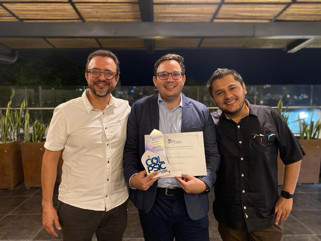 sergiobarbosa10's tweet photo. De manera oficial el día de hoy recibí reconocimiento por el trabajo destacado investigativo y/o proyecto social como psicólogo. En el marco de los premios regionales por parte del Colegio Colombiano de Psicólogos capítulo Eje Cafetero. @COLPSIC https://t.co/YNK9f5ed37