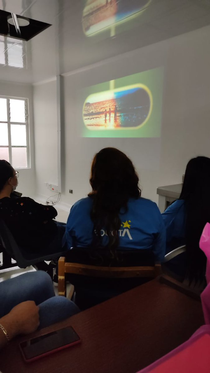 SubRedSur's tweet photo. ☑️Cineforo
☑️Ejercicios de relajación
☑️Pausas activas
☑️Acompañamiento emocional 
Fueron las actividades que se realizaron hoy en el marco de la #SemanaDeLaHumanización.
📸En este segundo día prendimos la vela azul🕯️, que representa la salud y el bienestar del talento humano.❣️ https://t.co/glldi0nMLR