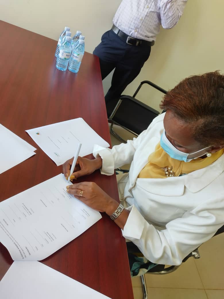 UgFlyingLabs's tweet photo. Uganda Flying Labs signed an MOU with Soroti University looking forward to blending our strengths in innovation and research together https://t.co/Dd6iH5eEcv