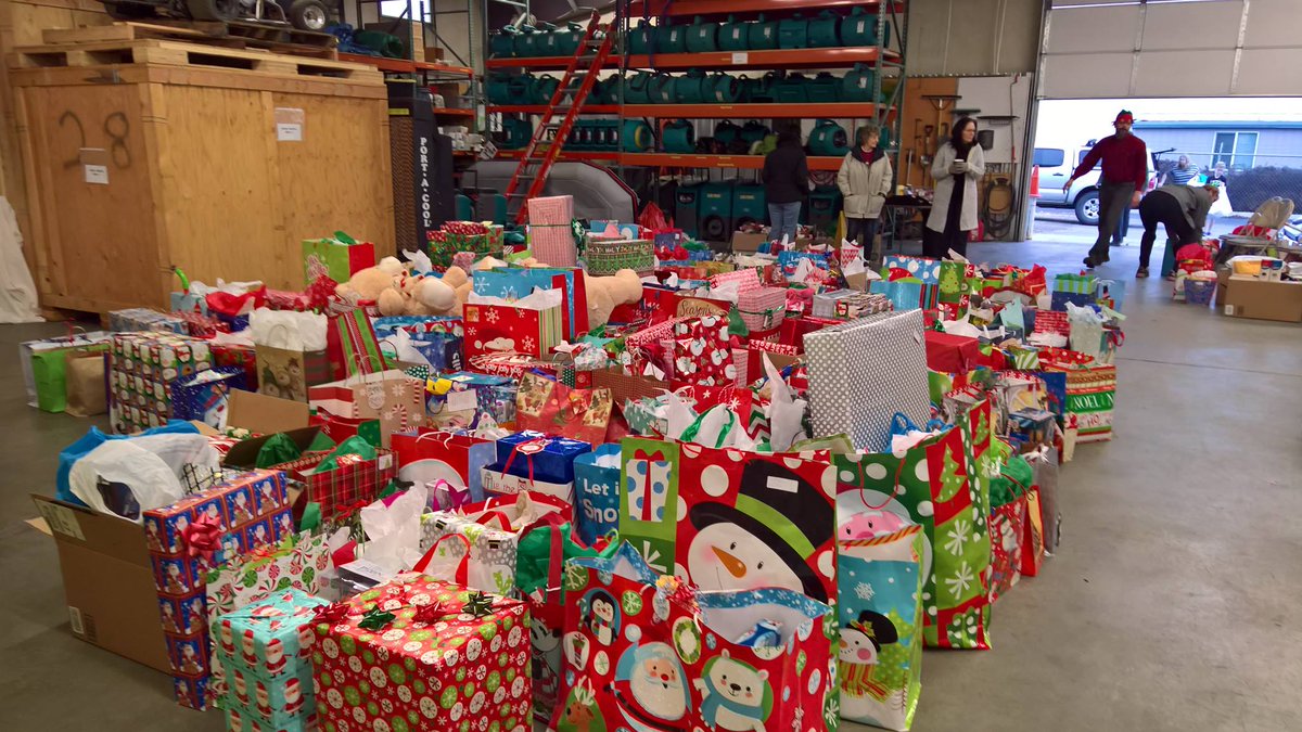 Boi_Soroptimist's tweet photo. 5 Shopping Days Left. Soroptimist Holiday Gift Project for Seniors and Fosters -- https://t.co/oJINIOsUhN  ... We know there are many opportunities to give and appreciate your help to make a senior or a foster child's Christmas brighter!  Thank you!! https://t.co/KSbmfsXhWb