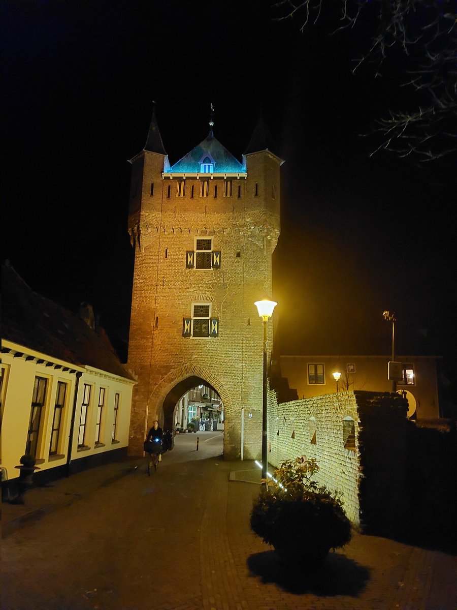 AMKleinestaar's tweet photo. Mooie beelden van #Hanzestad #Hattem 's avonds ... https://t.co/iMUe9RHvOp