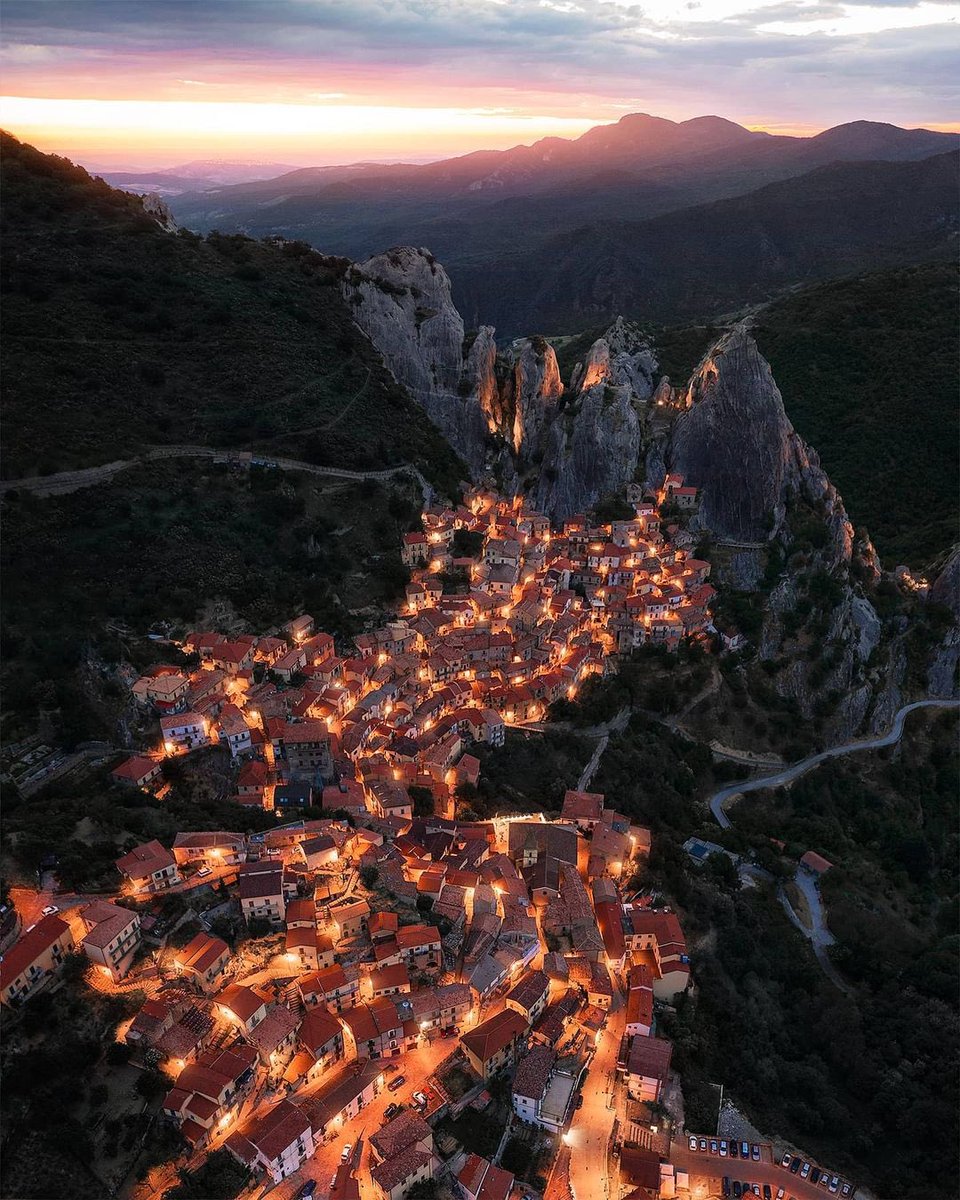 earth's tweet photo. Castelmezzano, a romantic small town in the province of Potenza, Italy ✨ https://t.co/B1UvgJszb6