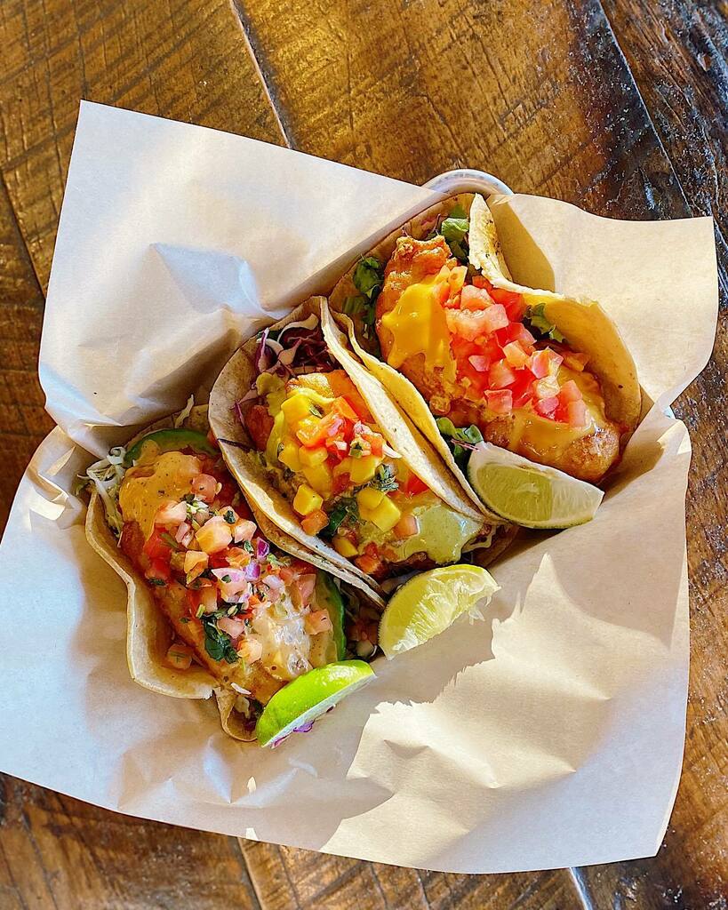 fishdistrict's tweet photo. The best day of the week is today - TACO TUESDAY! 😍
Crispy wild Alaskan cod wrapped in whole bunch of deliciousness.
Which style is your favorite? 🌮 
.
.
 #foodstagram #foodpic #tacotuesday #tacosarelife https://t.co/fP7kwKJIuH https://t.co/DVz5d3qU3w