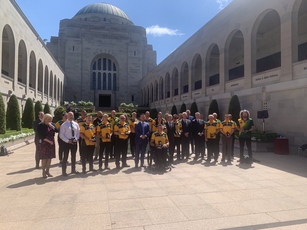 JimWilsonMedia's tweet photo. A very special and emotional morning for our veterans who did us proud @WeAreInvictus Games in Sydney. Thankyou for the invite, a morning I will never forget and thrilled we could help make it happen #AustralianSportsMedals #Invictus2018 @2GB873 #Drive 👍🇦🇺🥇 https://t.co/VBt3B57VCc
