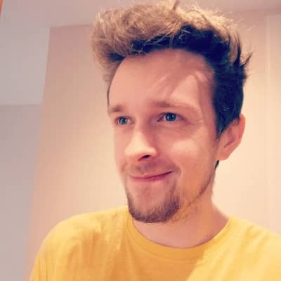 ButIAmAlexTho's tweet photo. @CallMeKevin1811  I realized you kinda look like Alistair Theirin from Dragon Age, and um are you doing this on purpose? 
Because I've been trying to get him with my Cousland Warden for a while now and I feel like I've found out I've been flirting with a former teacher online. https://t.co/uOWQ1vUPJm
