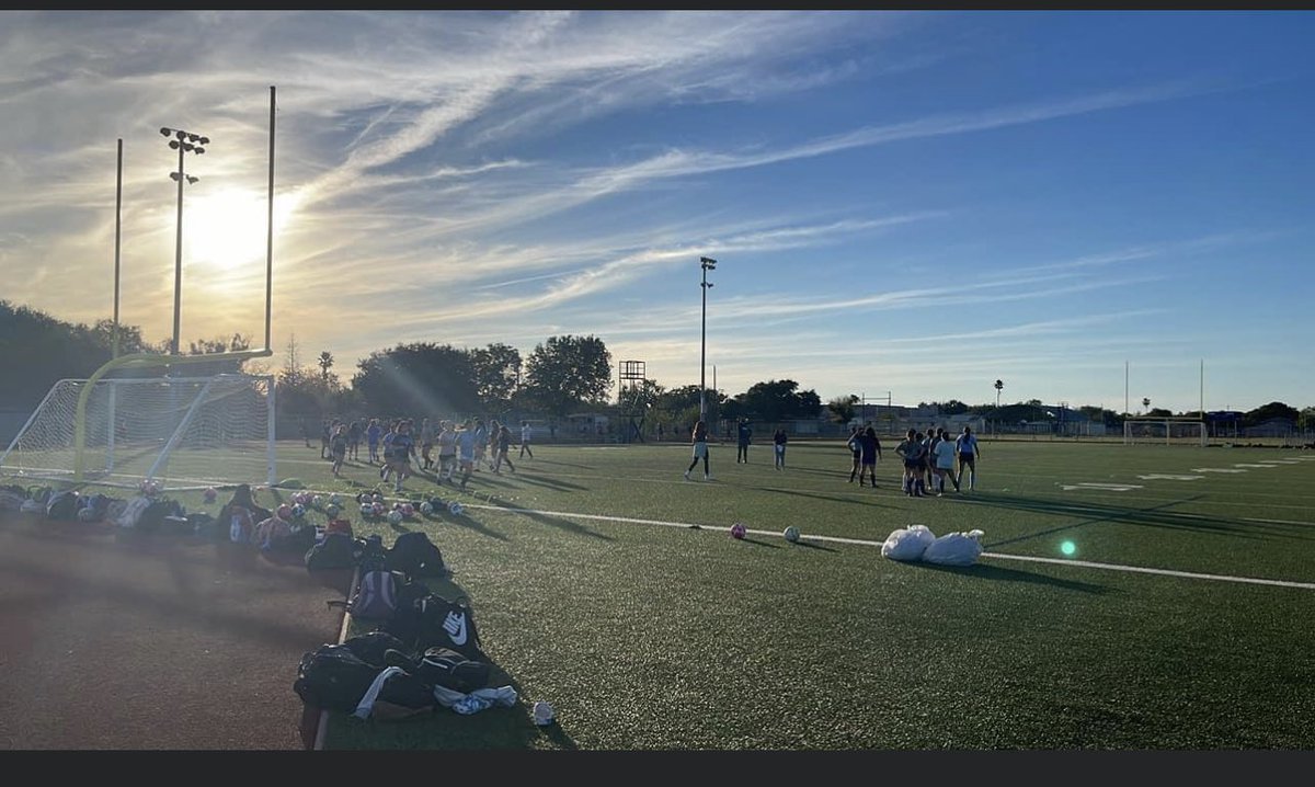 CoachRod91's tweet photo. Carroll Soccer hard at work! Go Tigers! @Arredondo_CHS @TheProgramCTFB #CTC212 https://t.co/enk9fZwsG7